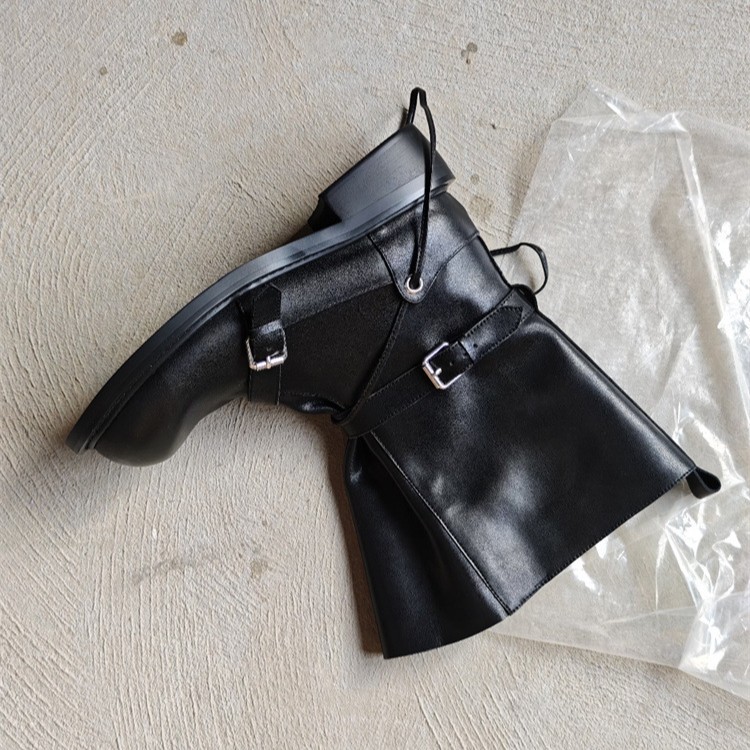 الرجعية مشبك منتصف العجل أحذية - مراجعة Leather Classic Strap وسعره