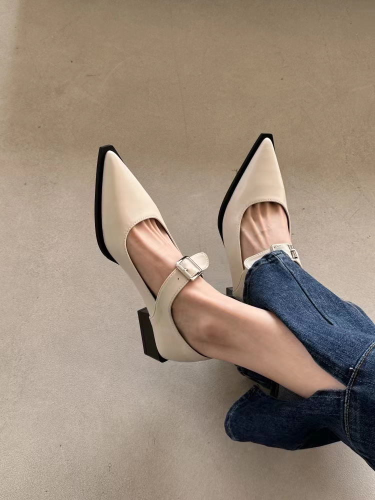 أحذية ماري جين النسائية الأنيق - مراجعة Leather Classic Strap وسعره
