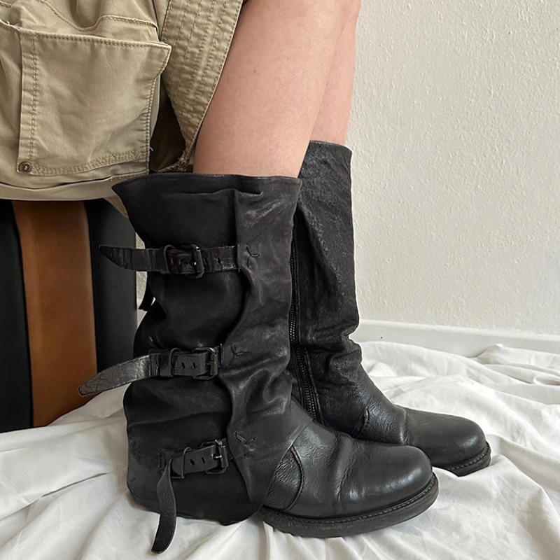 أحذية نسائية كلاسيكية فاخرة من - مراجعة Leather Classic Strap وسعره